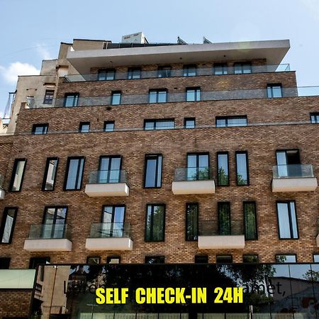 Cm111Apparthotel Bukares Bagian luar foto