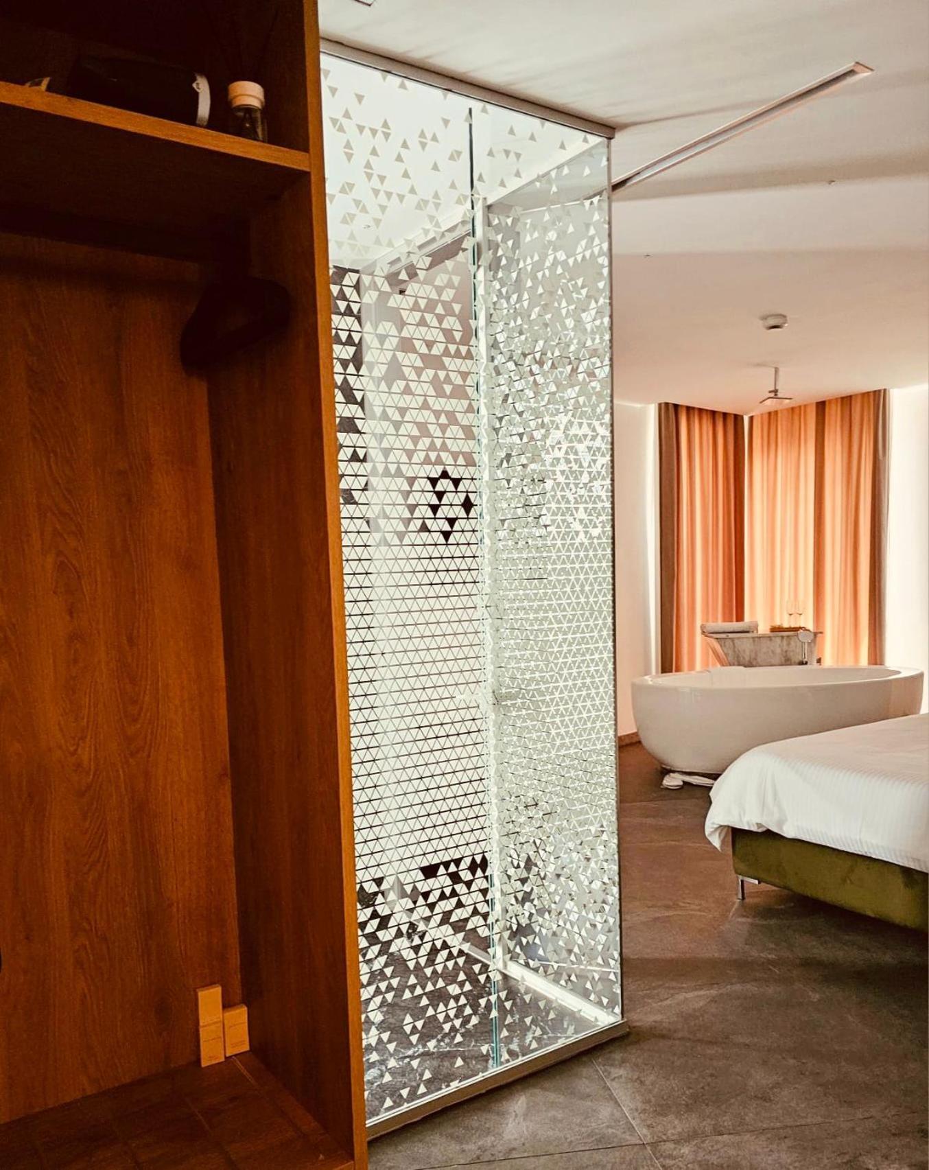 Cm111Apparthotel Bukares Bagian luar foto