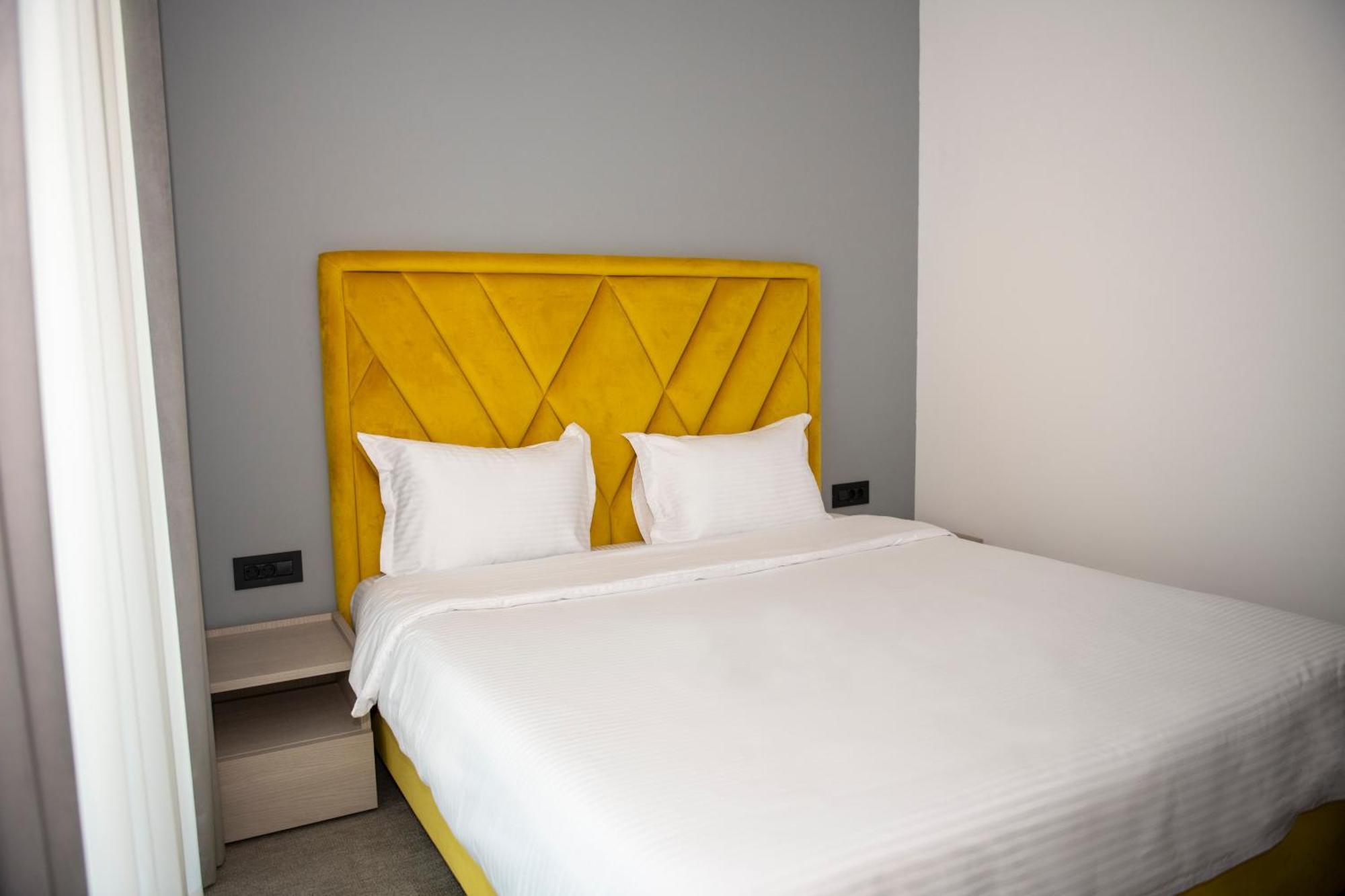 Cm111Apparthotel Bukares Bagian luar foto