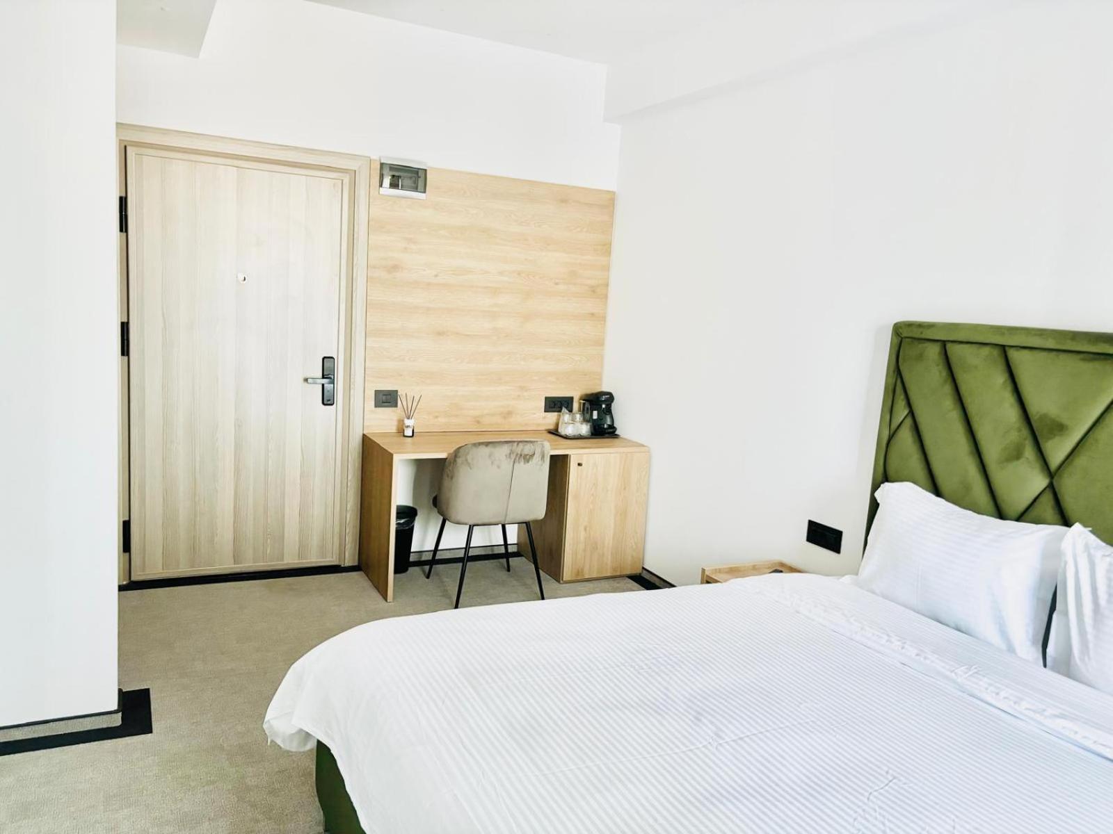 Cm111Apparthotel Bukares Bagian luar foto