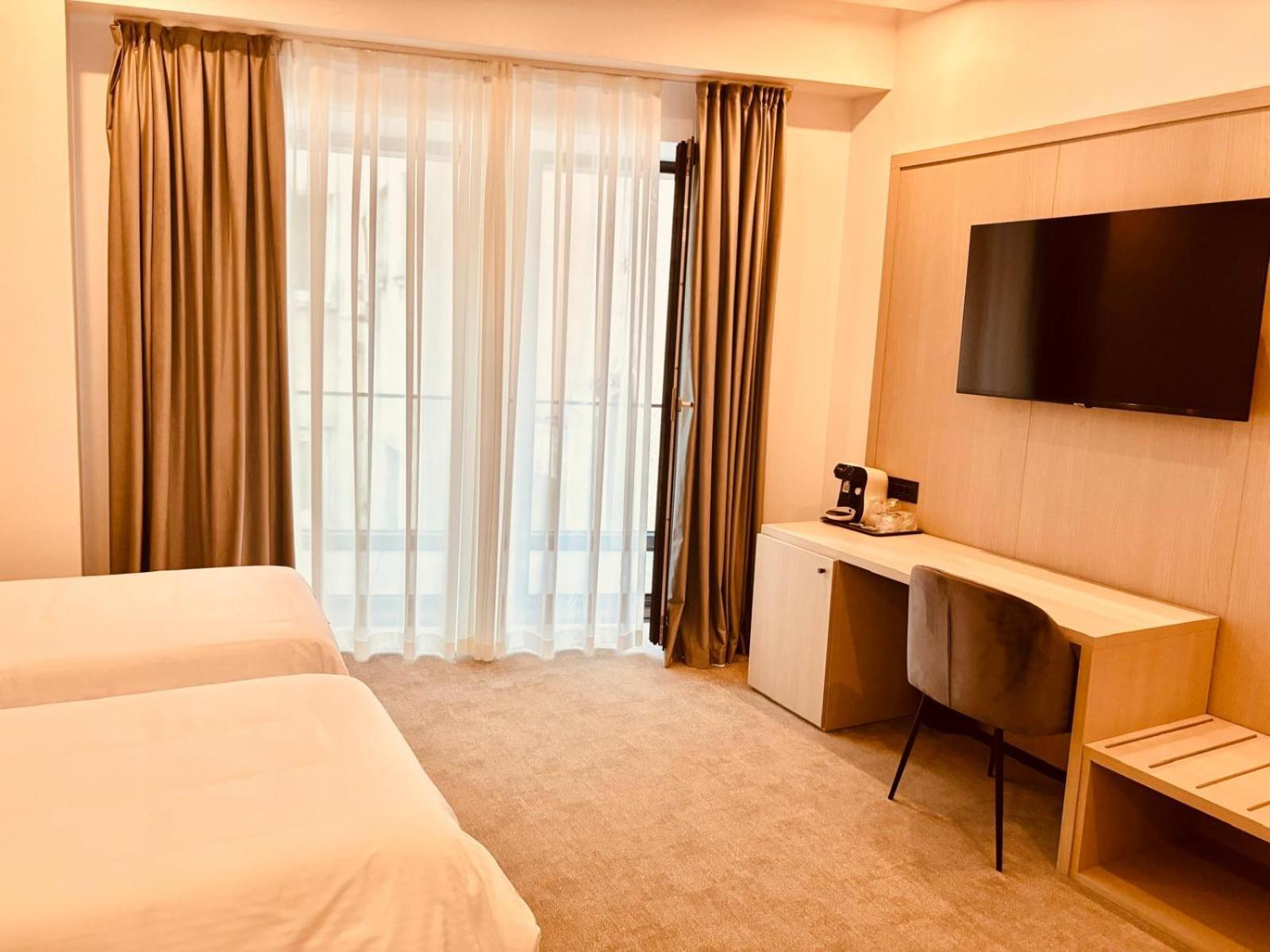Cm111Apparthotel Bukares Bagian luar foto