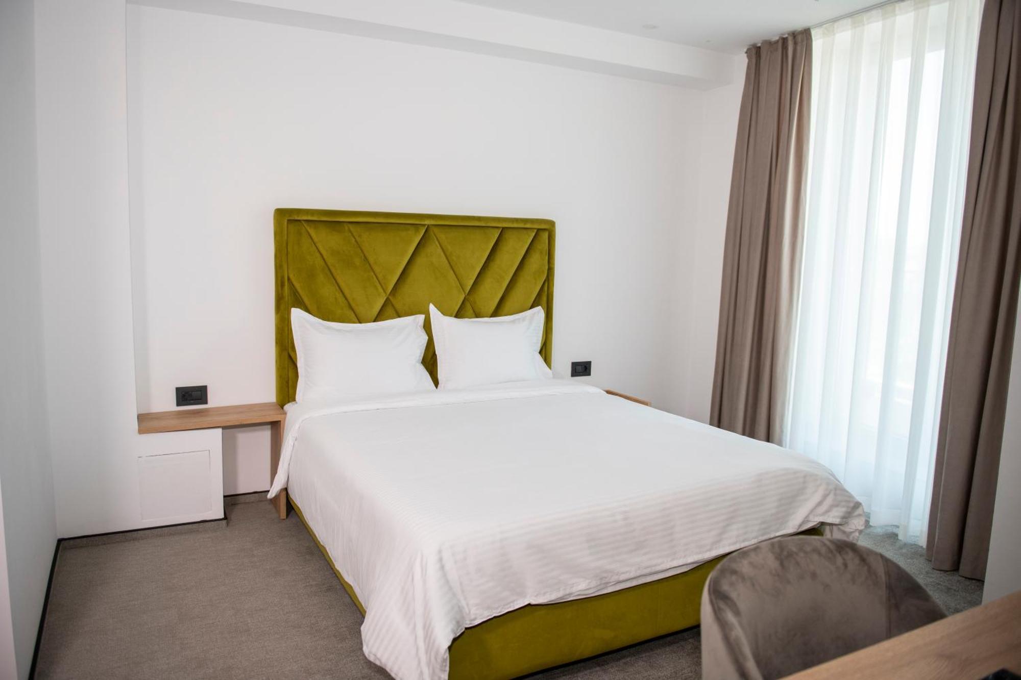 Cm111Apparthotel Bukares Bagian luar foto