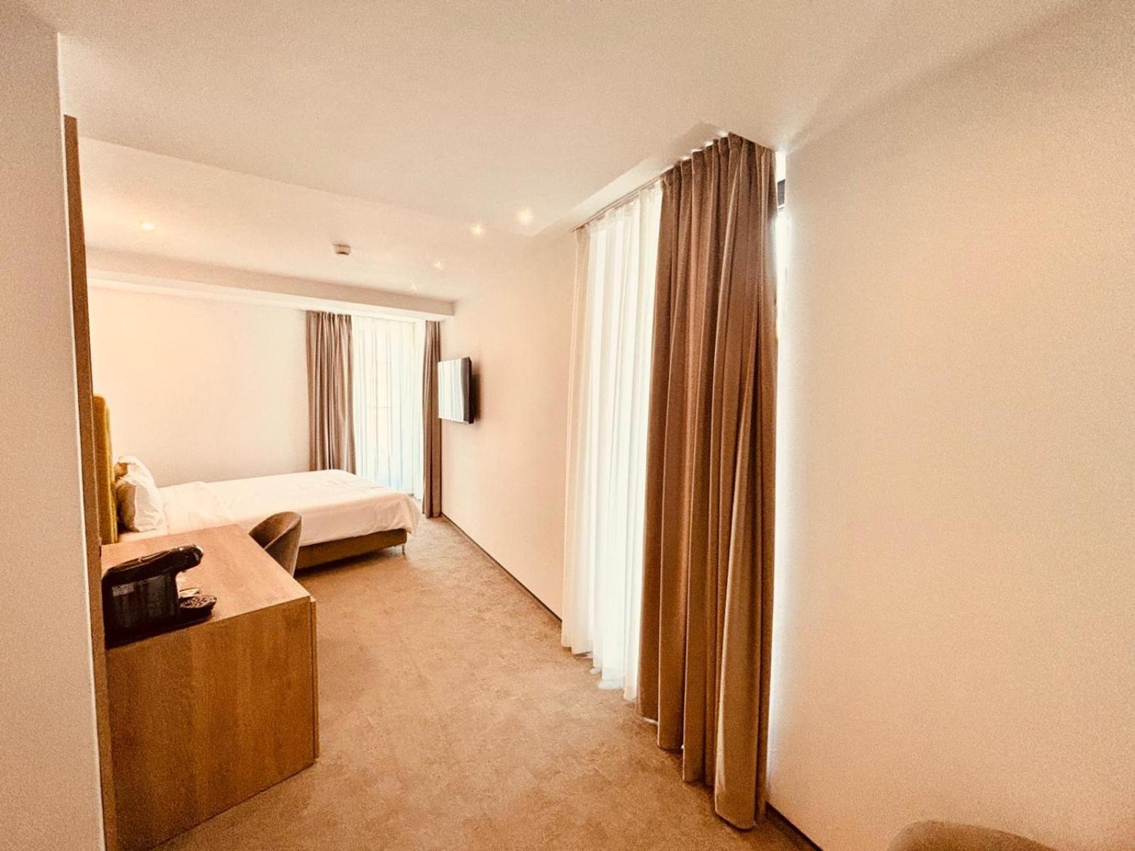 Cm111Apparthotel Bukares Bagian luar foto