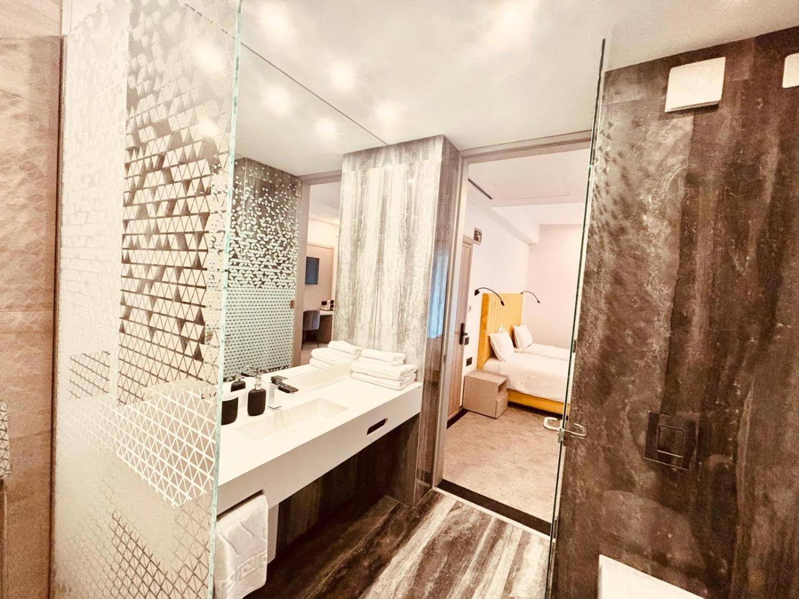 Cm111Apparthotel Bukares Bagian luar foto