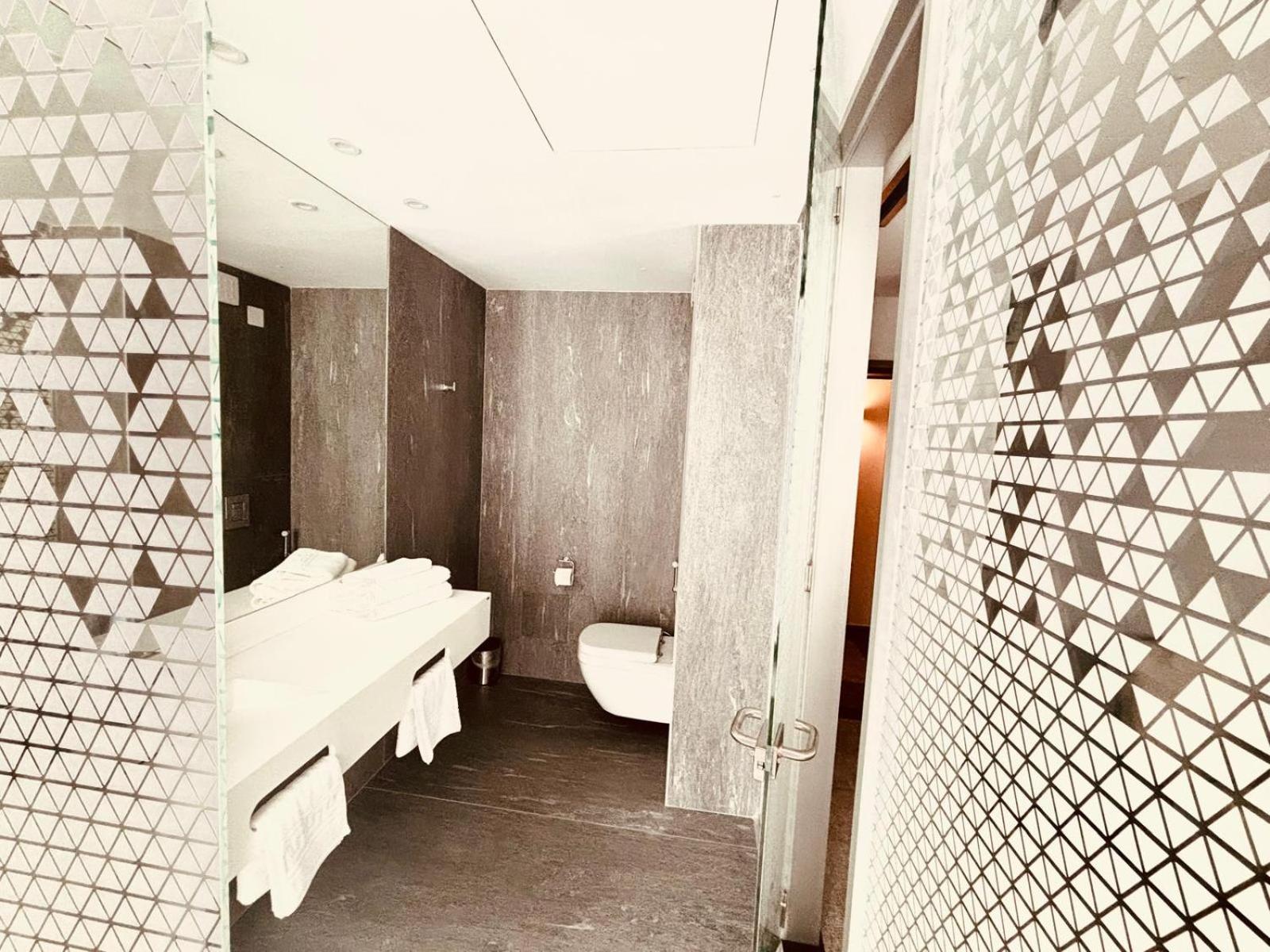 Cm111Apparthotel Bukares Bagian luar foto