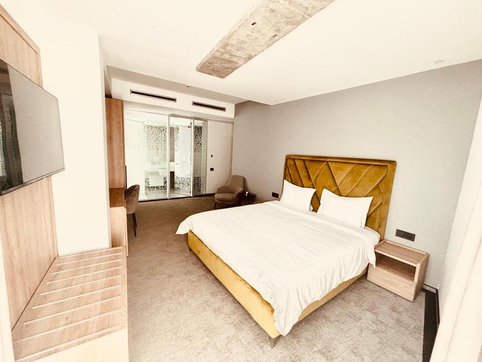 Cm111Apparthotel Bukares Bagian luar foto