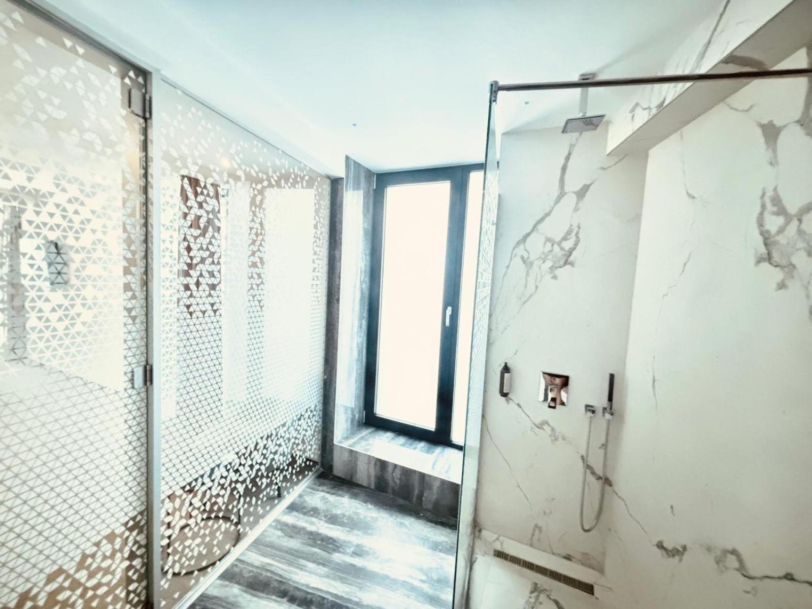 Cm111Apparthotel Bukares Bagian luar foto