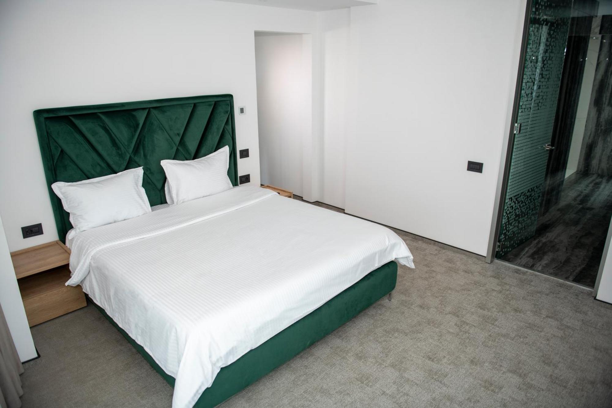 Cm111Apparthotel Bukares Bagian luar foto