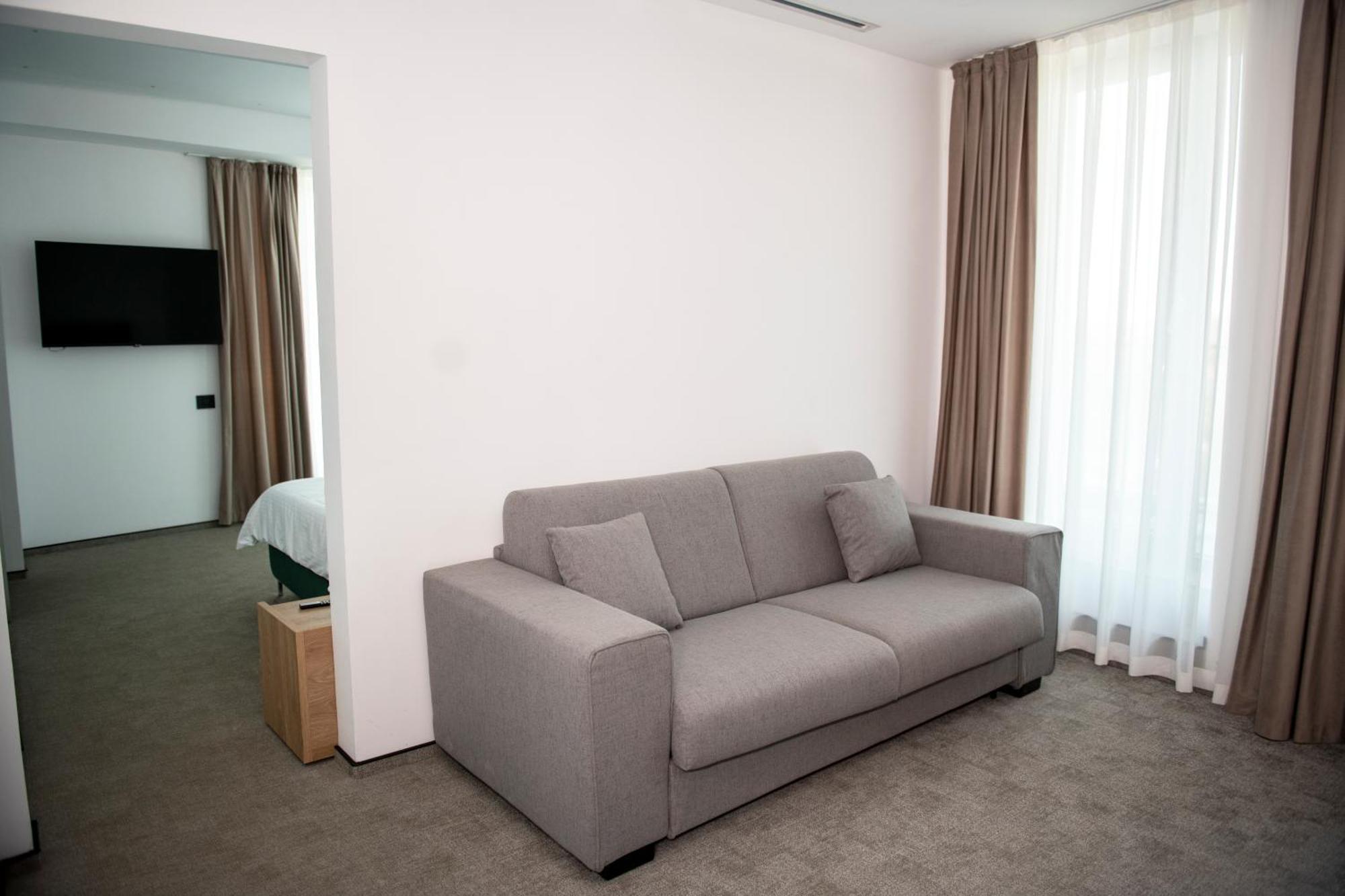 Cm111Apparthotel Bukares Bagian luar foto