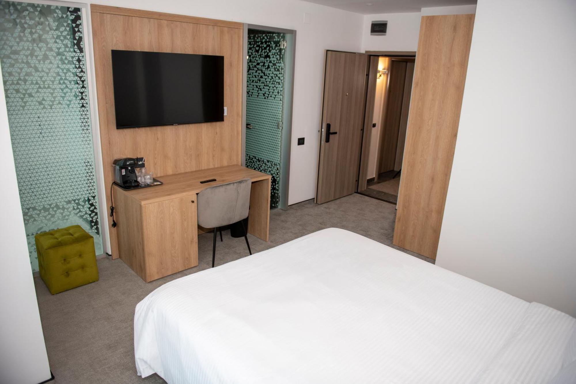 Cm111Apparthotel Bukares Bagian luar foto