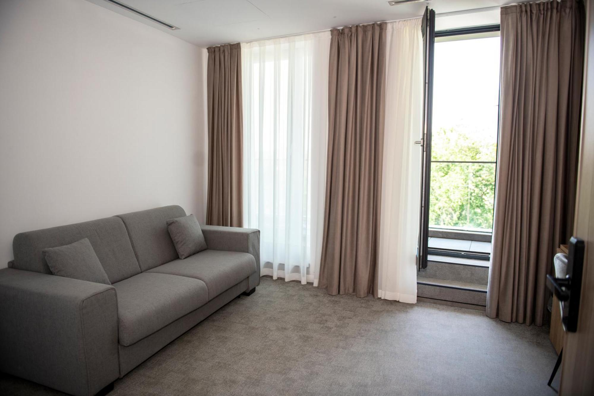 Cm111Apparthotel Bukares Bagian luar foto