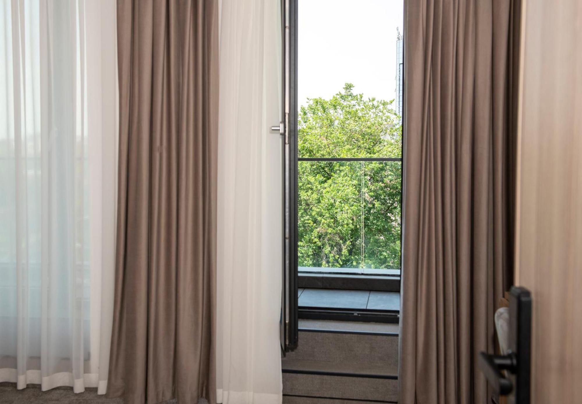 Cm111Apparthotel Bukares Bagian luar foto